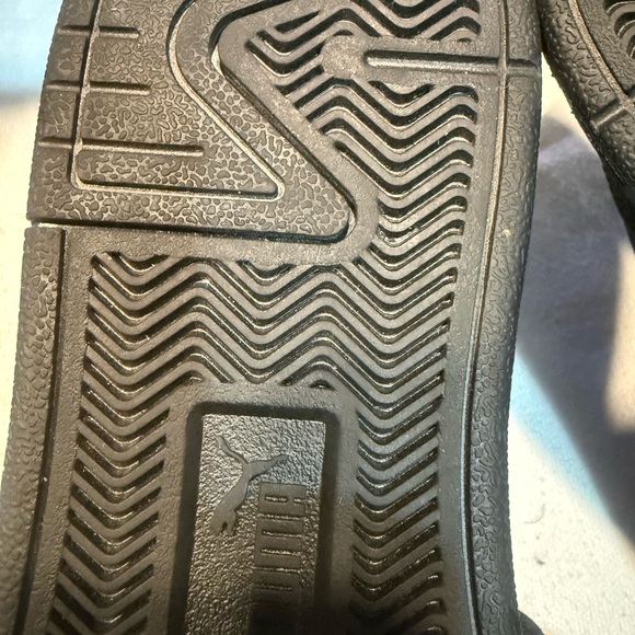 Puma Caracal/ black/ Men size 9.5 - Picture 4 of 8